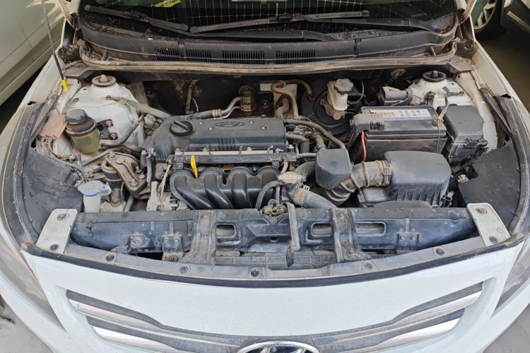 Used Hyundai Verna (older generation) 2014 1.4L Manual Smart GLS Trim Engine Bay