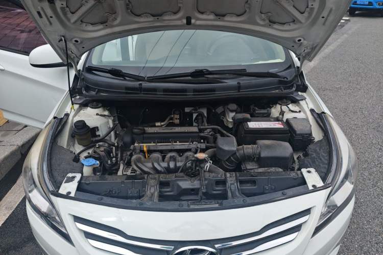Used Hyundai Verna (older generation) 2014 1.4L Manual Smart GLS Trim Engine Bay