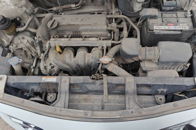 Used Hyundai Verna (older generation) 2014 1.4L Manual Smart GLS Trim Engine Bay