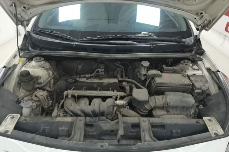 Used Hyundai Verna (older generation) 2014 1.4L Manual Smart GLS Trim Engine Bay