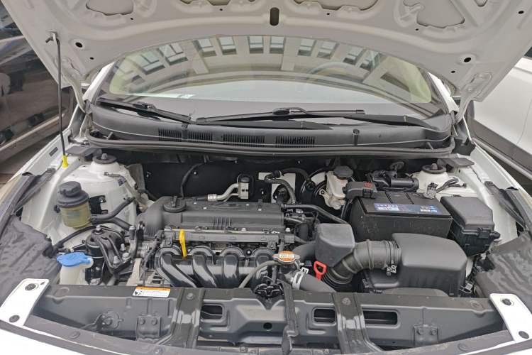 Used Hyundai Verna (older generation) 2014 1.4L Automatic Smart GLS Engine Bay