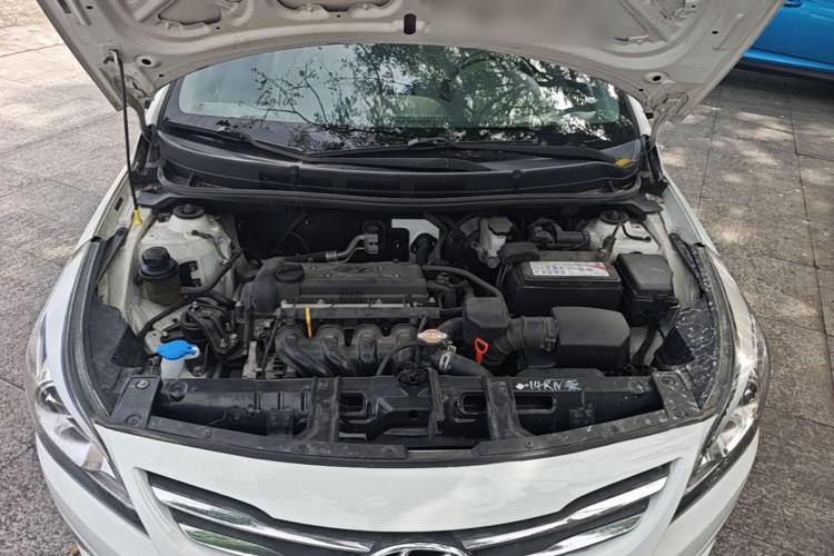 Used Hyundai Verna (older generation) 2014 1.4L Automatic Leading-Edge GLX Engine Bay