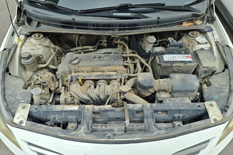 Used Hyundai Verna (older generation) 2014 1.4L Manual Smart GLS Trim Engine Bay