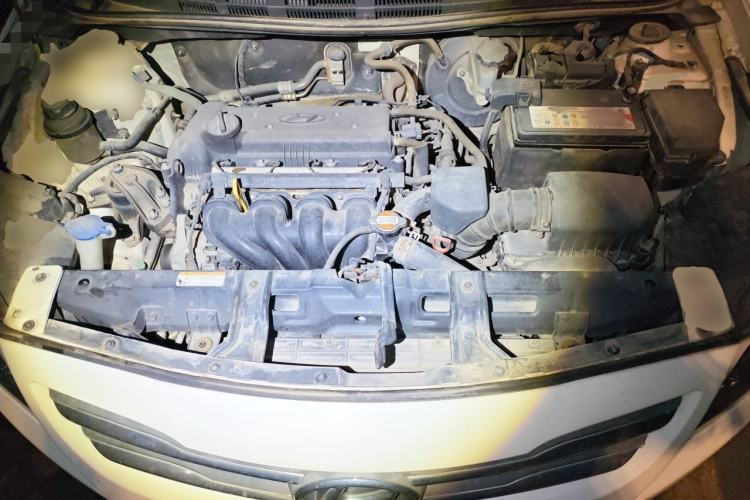 Used Hyundai Verna (older generation) 2014 1.4L Automatic Smart GLS Engine Bay