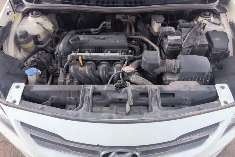 Used Hyundai Verna (older generation) 2014 1.4L Manual Smart GLS Trim Engine Bay