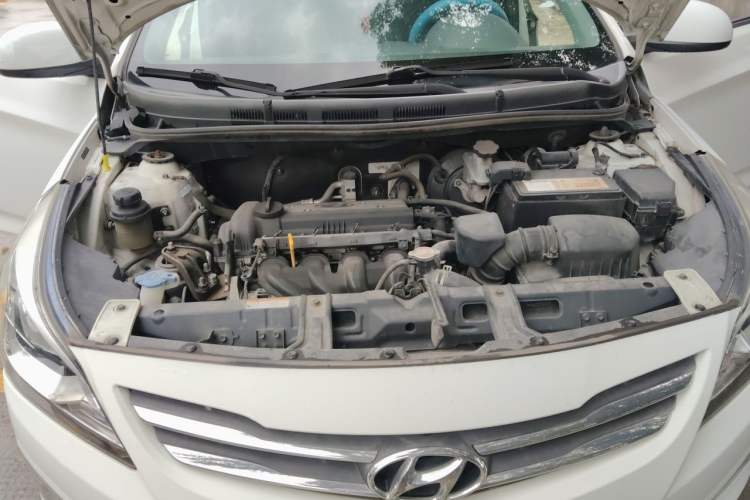 Used Hyundai Verna (older generation) 2014 1.4L Manual Smart GLS Trim Engine Bay