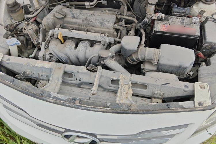 Used Hyundai Verna (older generation) 2014 1.4L Manual Fashion GS Model Engine Bay