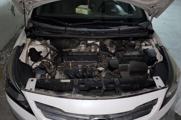 Used Hyundai Verna (older generation) 2014 1.4L Manual Smart GLS Trim Engine Bay