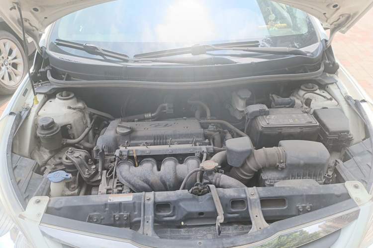 Used Hyundai Verna (older generation) 2014 1.4L Manual Smart GLS Trim Engine Bay
