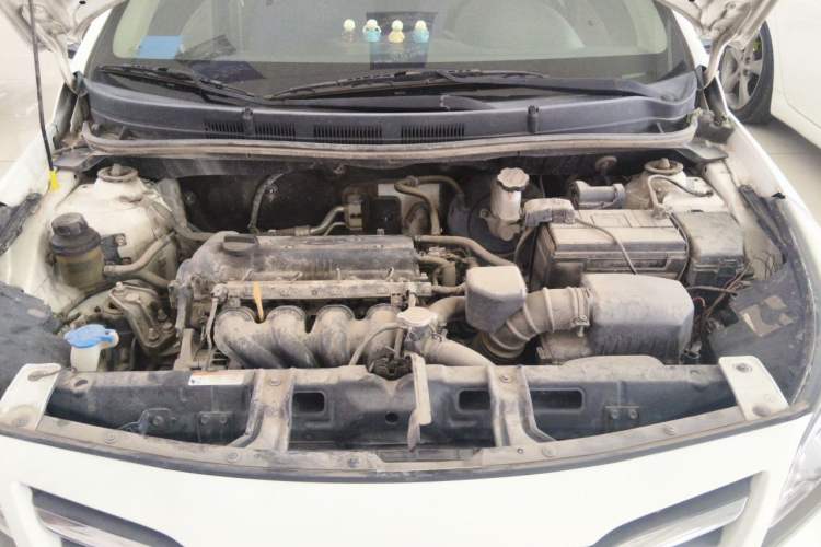 Used Hyundai Verna (older generation) 2014 1.4L Manual Smart GLS Trim Engine Bay