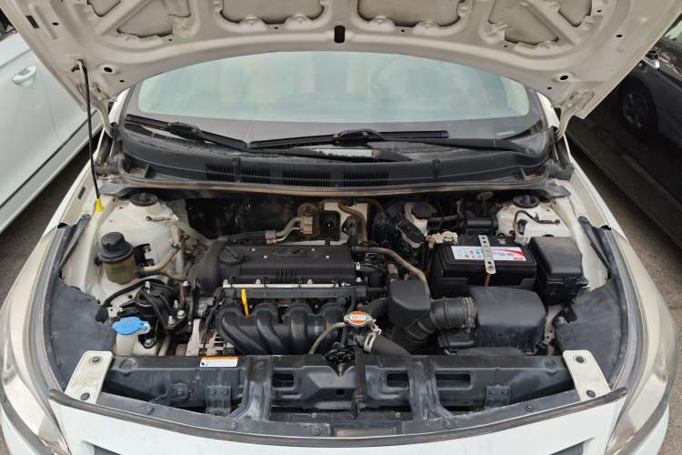 Used Hyundai Verna (older generation) 2014 1.4L Manual Smart GLS Trim Engine Bay