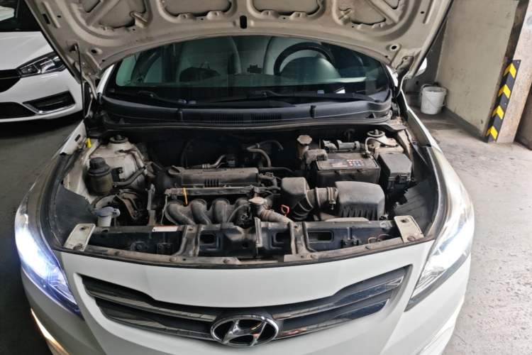 Used Hyundai Verna (older generation) 2014 1.4L Automatic Smart GLS Engine Bay