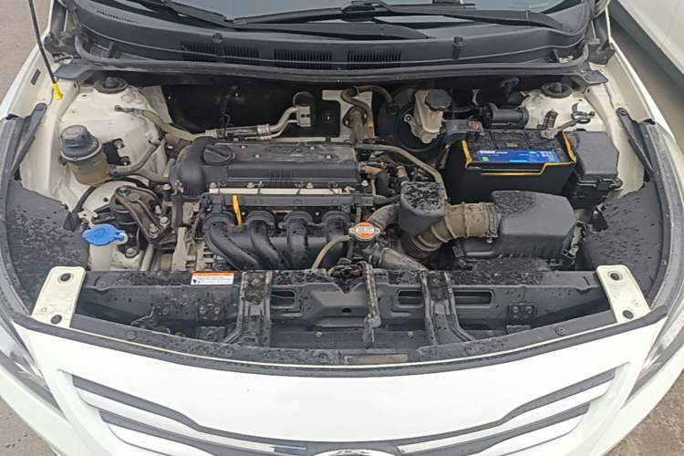 Used Hyundai Verna (older generation) 2014 1.4L Manual Smart GLS Trim Engine Bay