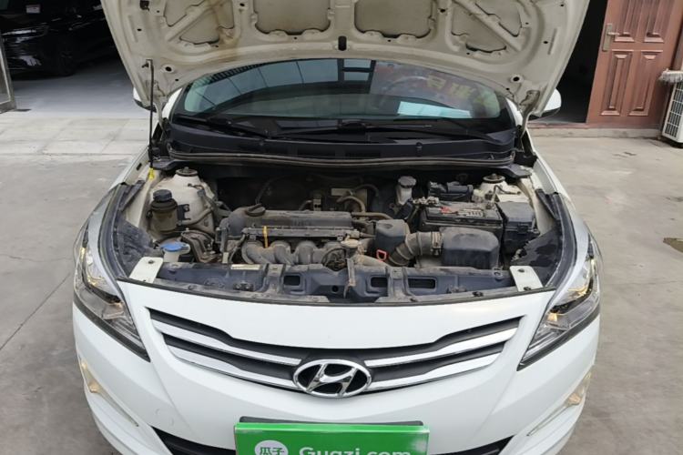 Used Hyundai Verna (older generation) 2014 1.4L Automatic Smart GLS Engine Bay