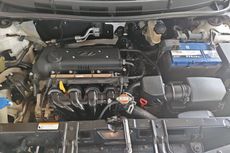 Used Hyundai Verna (older generation) 2014 1.4L Automatic Smart GLS Engine Bay