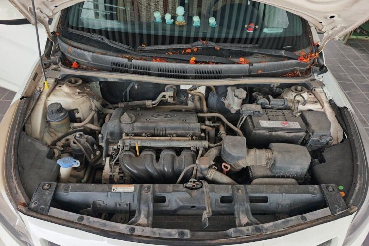 Used Hyundai Verna (older generation) 2014 1.4L Automatic Smart GLS Engine Bay