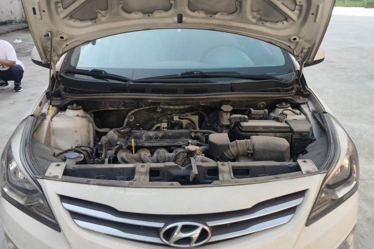 Used Hyundai Verna (older generation) 2014 1.4L Manual Smart GLS Trim Engine Bay