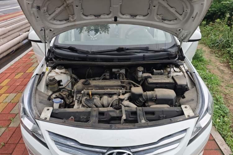 Used Hyundai Verna (older generation) 2014 1.4L Manual Smart GLS Trim Engine Bay