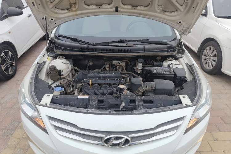 Used Hyundai Verna (older generation) 2014 1.4L Manual Smart GLS Trim Engine Bay