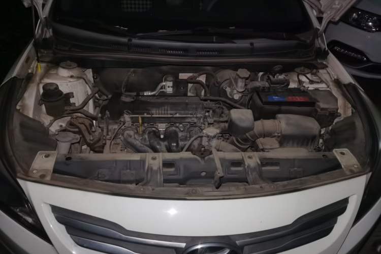 Used Hyundai Verna (older generation) 2014 1.4L Manual Smart GLS Trim Engine Bay