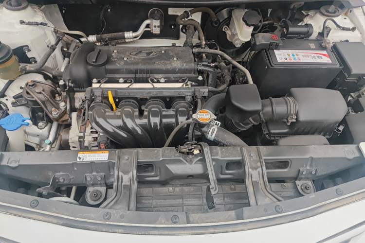 Used Hyundai Verna (older generation) 2014 1.4L Manual Smart GLS Trim Engine Bay