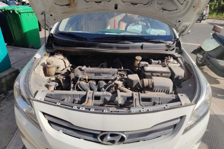 Used Hyundai Verna (older generation) 2014 1.4L Manual Smart GLS Trim Engine Bay