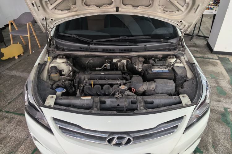 Used Hyundai Verna (older generation) 2014 1.4L Automatic Smart GLS Engine Bay