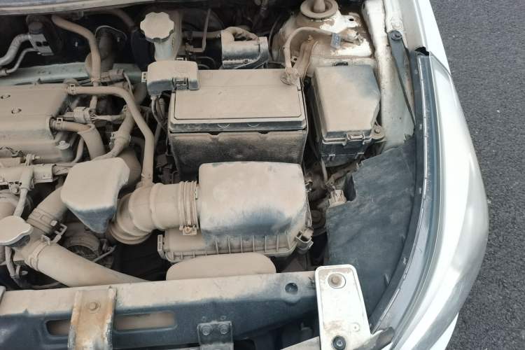 Used Hyundai Verna (older generation) 2014 1.4L Manual Smart GLS Trim Engine Bay Left