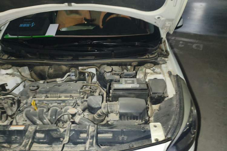Used Hyundai Verna (older generation) 2014 1.4L Manual Smart GLS Trim Engine Bay Left