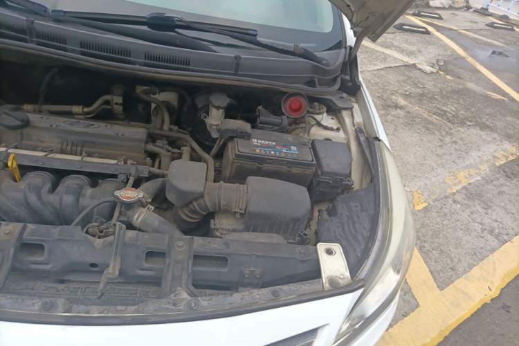 Used Hyundai Verna (older generation) 2014 1.4L Manual Smart GLS Trim Engine Bay Left