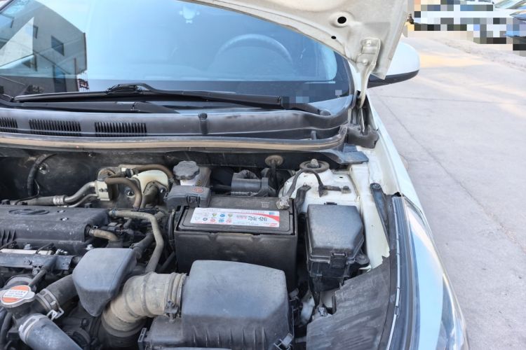 Used Hyundai Verna (older generation) 2014 1.4L Manual Smart GLS Trim Engine Bay Left
