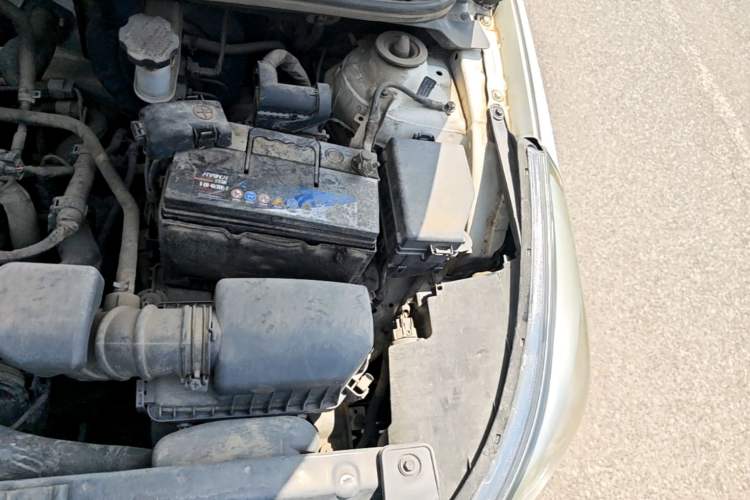 Used Hyundai Verna (older generation) 2014 1.4L Manual Smart GLS Trim Engine Bay Left