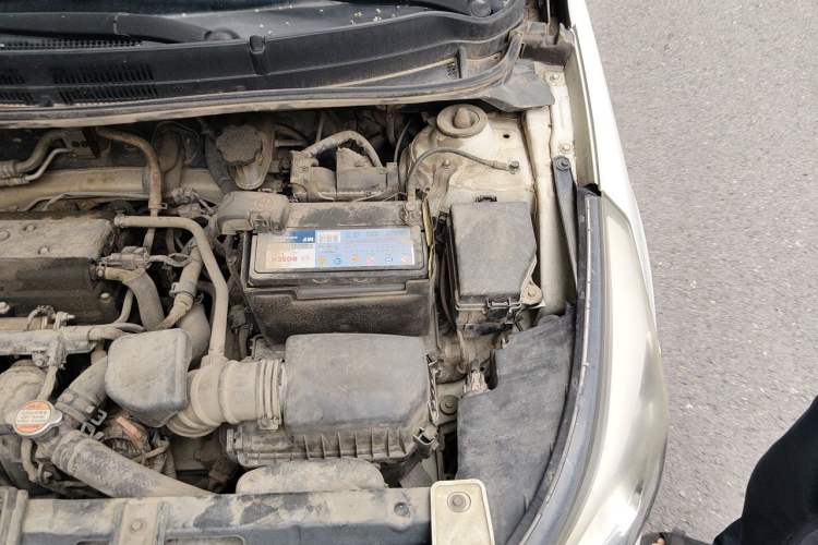 Used Hyundai Verna (older generation) 2014 1.4L Automatic Smart GLS Engine Bay Left