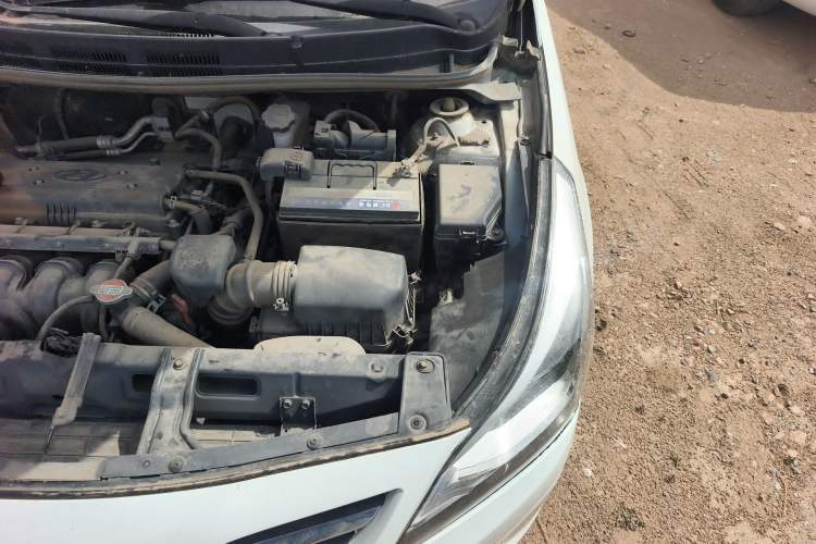 Used Hyundai Verna (older generation) 2014 1.4L Automatic Smart GLS Engine Bay Left