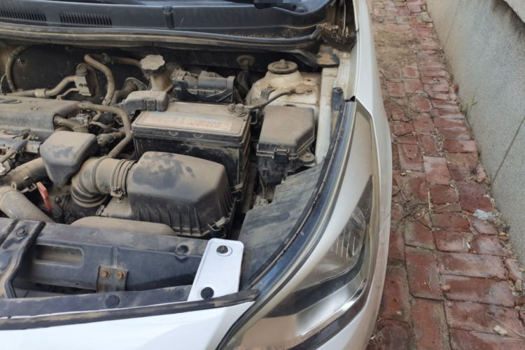 Used Hyundai Verna (older generation) 2014 1.4L Automatic Fashion GS Model Engine Bay Left