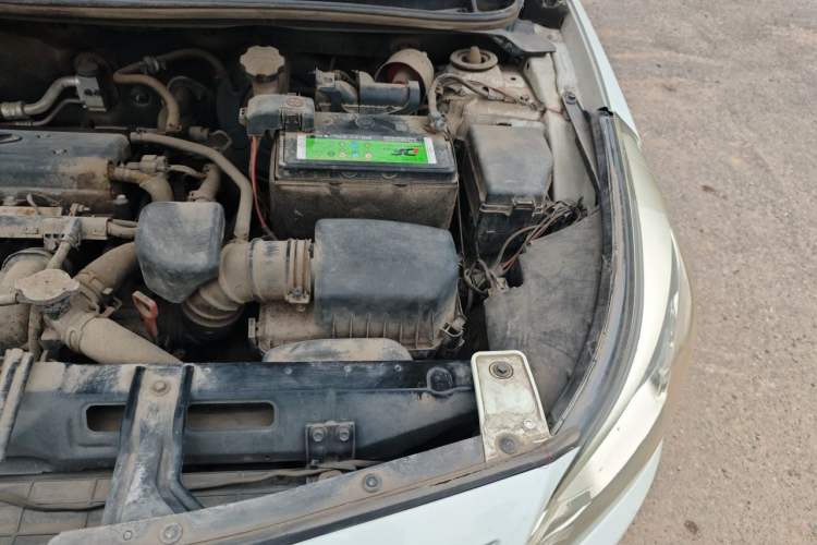 Used Hyundai Verna (older generation) 2014 1.4L Automatic Smart GLS Engine Bay Left