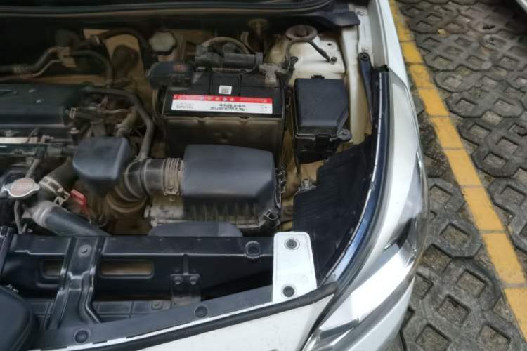 Used Hyundai Verna (older generation) 2014 1.4L Automatic Smart GLS Engine Bay Left