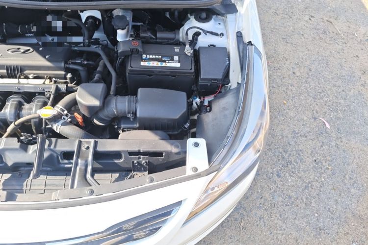 Used Hyundai Verna (older generation) 2014 1.4L Automatic Smart GLS Engine Bay Left