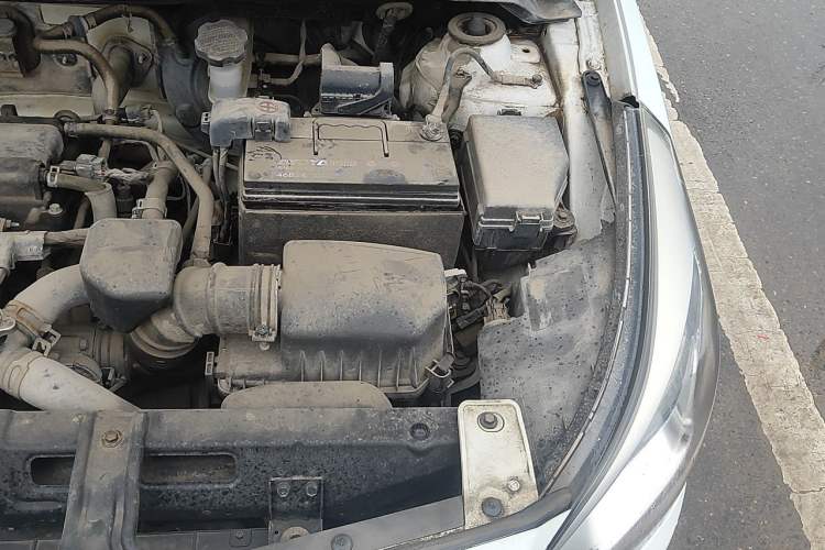 Used Hyundai Verna (older generation) 2014 1.4L Manual Fashion GS Model Engine Bay Left