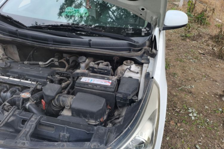 Used Hyundai Verna (older generation) 2014 1.4L Automatic Leading-Edge GLX Engine Bay Left