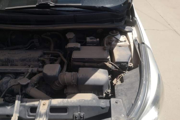 Used Hyundai Verna (older generation) 2014 1.4L Manual Smart GLS Trim Engine Bay Left