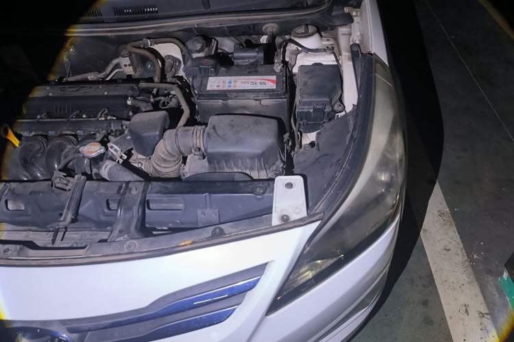 Used Hyundai Verna (older generation) 2014 1.4L Manual Smart GLS Trim Engine Bay Left