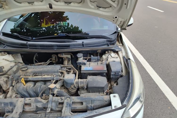 Used Hyundai Verna (older generation) 2014 1.4L Manual Smart GLS Trim Engine Bay Left
