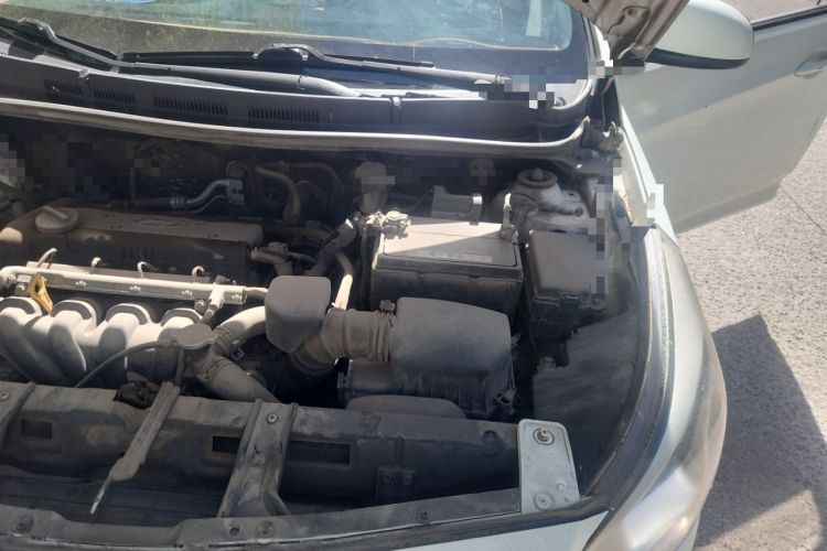 Used Hyundai Verna (older generation) 2014 1.4L Manual Smart GLS Trim Engine Bay Left