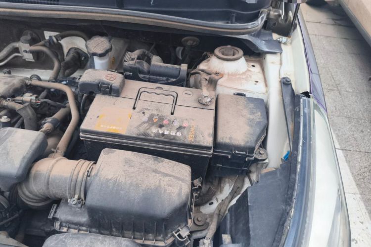 Used Hyundai Verna (older generation) 2014 1.4L Automatic Leading-Edge GLX Engine Bay Left