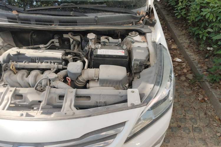 Used Hyundai Verna (older generation) 2014 1.4L Automatic Smart GLS Engine Bay Left
