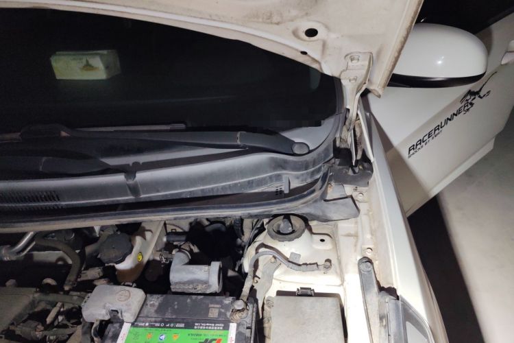 Used Hyundai Verna (older generation) 2014 1.4L Manual Smart GLS Trim Engine Bay Left