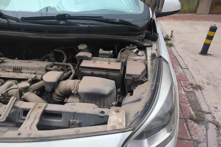 Used Hyundai Verna (older generation) 2014 1.4L Manual Smart GLS Trim Engine Bay Left