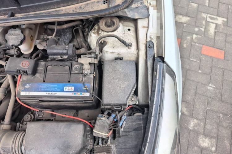 Used Hyundai Verna (older generation) 2014 1.4L Manual Smart GLS Trim Engine Bay Left