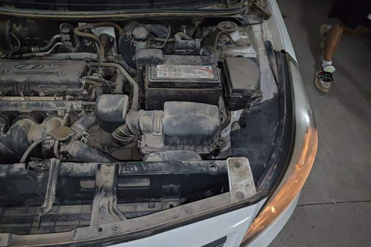 Used Hyundai Verna (older generation) 2014 1.4L Manual Smart GLS Trim Engine Bay Left